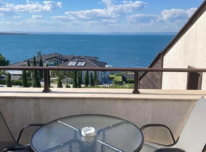 Apolon Complex Aparthotel 4*