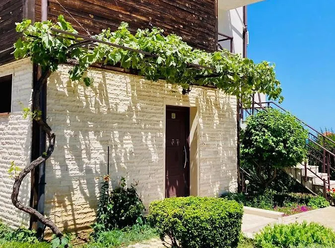 Apolon Complex Aparthotel 4*