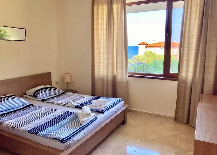 Apolon Complex Aparthotel 4*