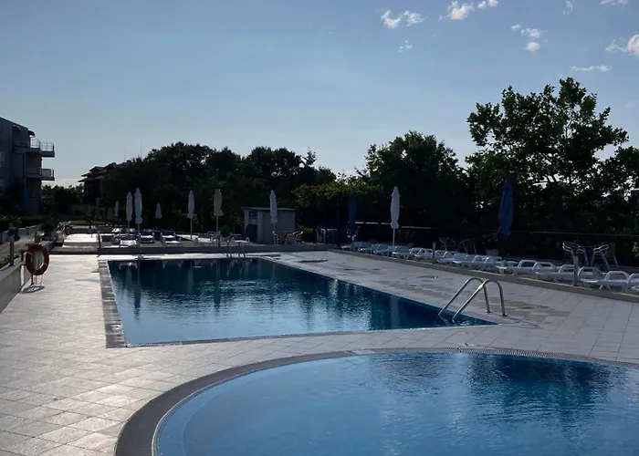 Apolon Complex Aparthotel 4*