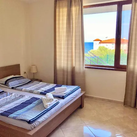 Apolon Complex Aparthotel 4*