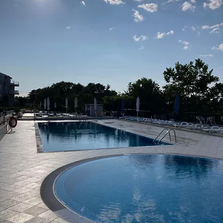 Apolon Complex Aparthotel 4*