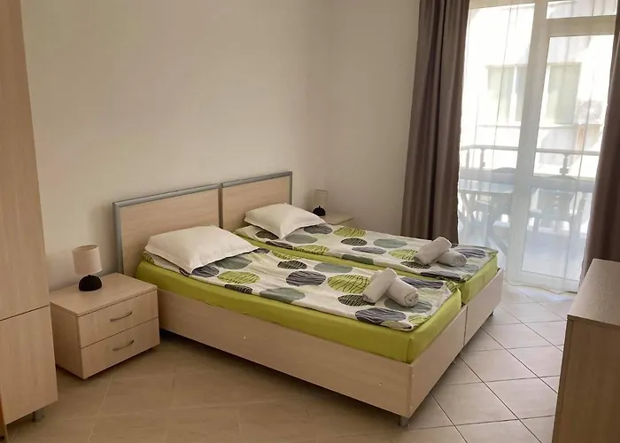 Apolon Complex Aparthotel 4*