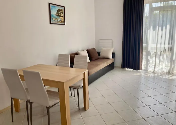 Apolon Complex Aparthotel 4*